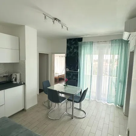 Apartment Residenz Benni 3 Mit Beheiztem Grossem Pool Medulin