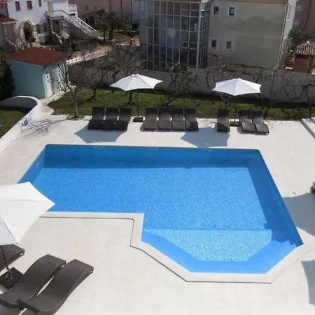 Residenz Benni 3 Mit Beheiztem Grossem Pool Medulin