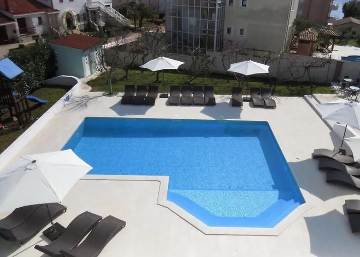 Residenz Benni 3 Mit Beheiztem Grossem Pool Medulin