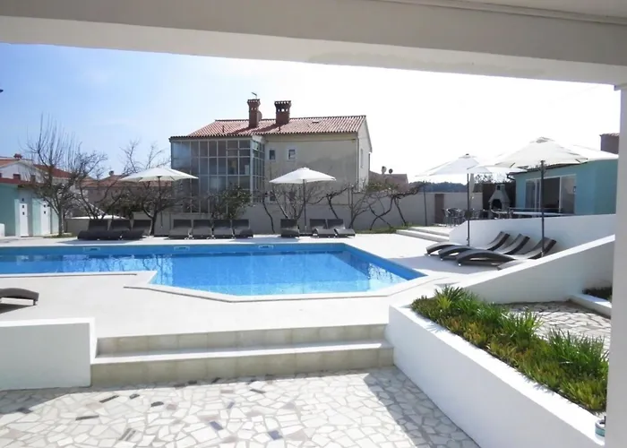 Residenz Benni 3 Mit Beheiztem Grossem Pool Medulin